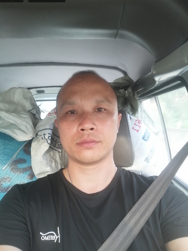 新旺丁的第二张照片--梧州残疾人相亲网